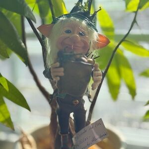 Duende Magico Abundance 12” ceramic